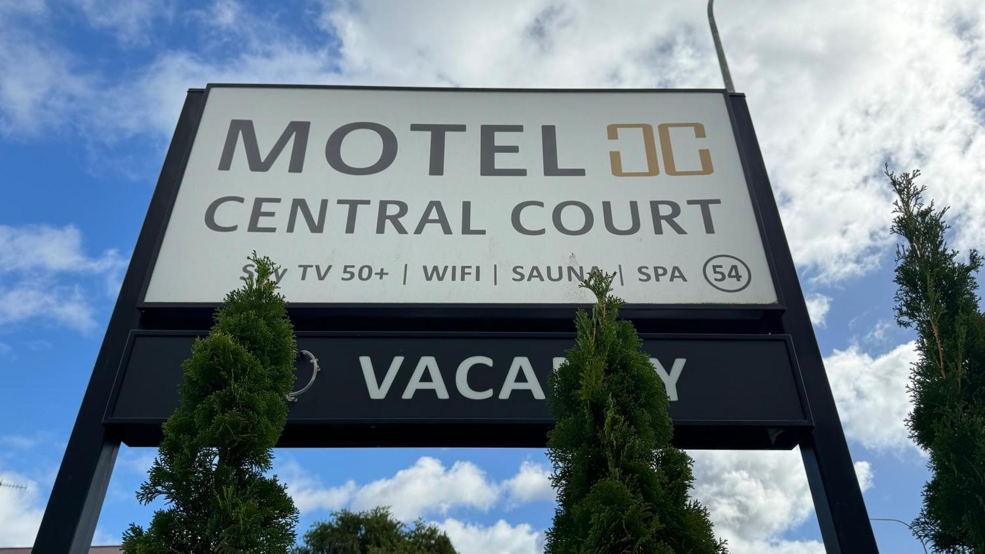 Central Court Motel Фангареи Экстерьер фото