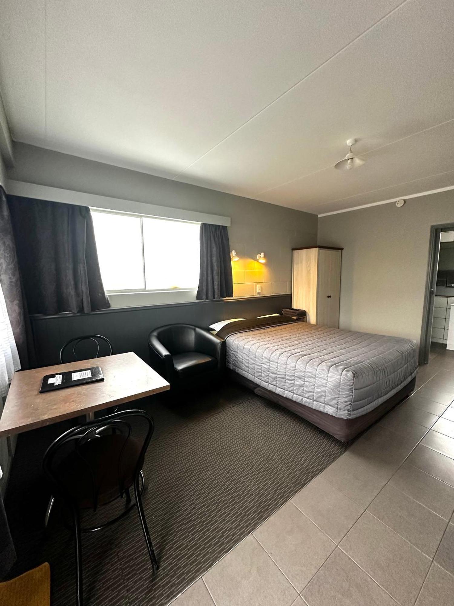 Central Court Motel Фангареи Экстерьер фото