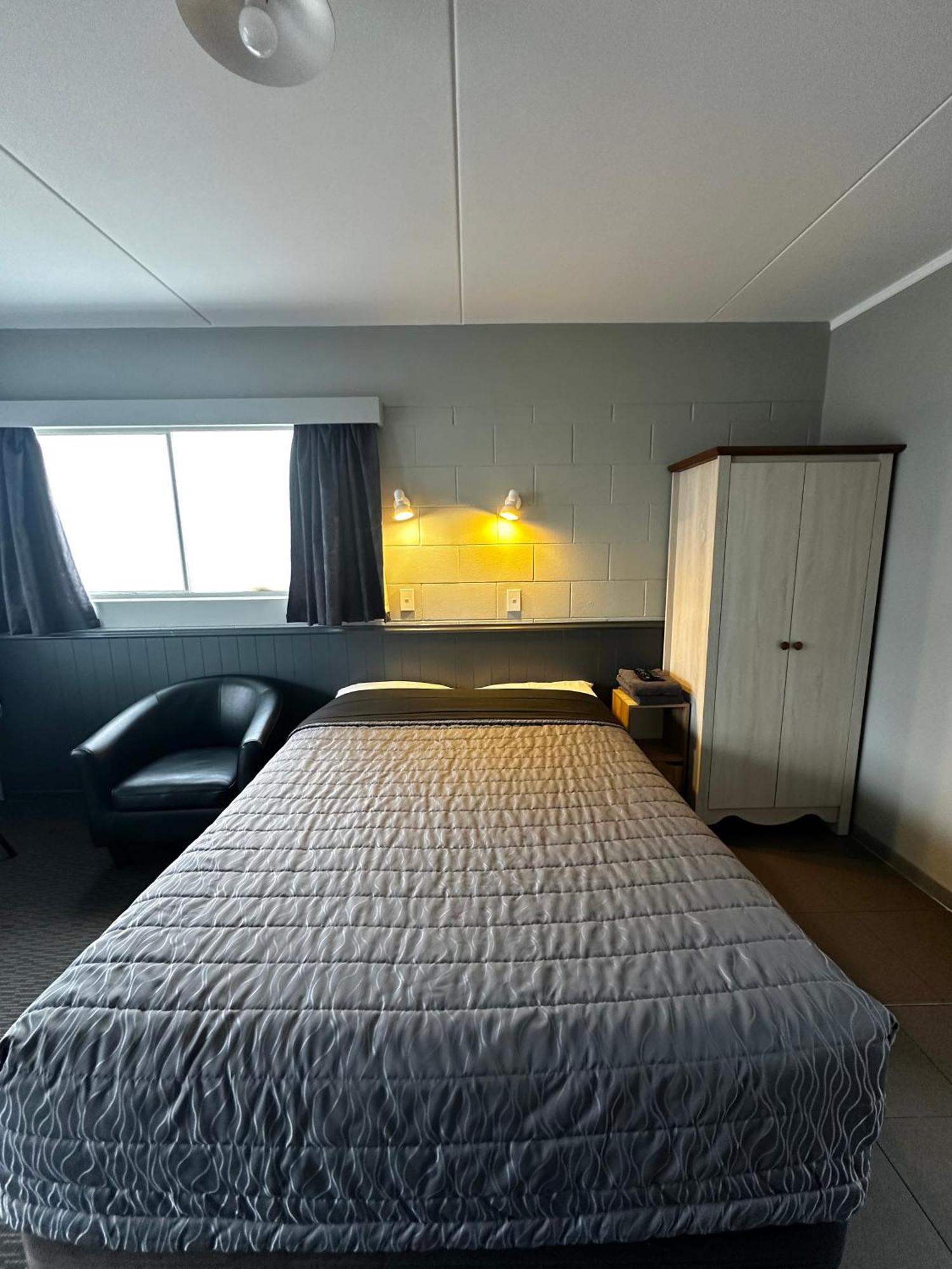 Central Court Motel Фангареи Экстерьер фото