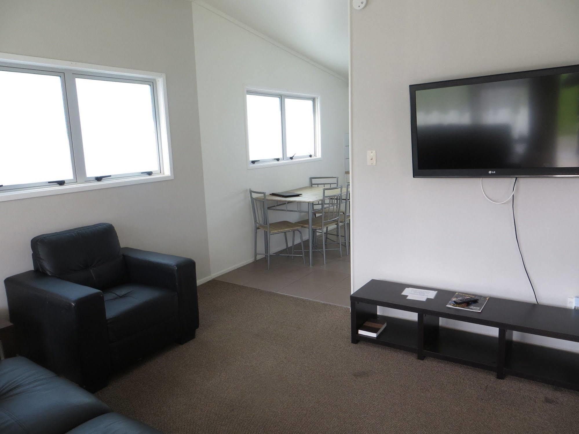 Central Court Motel Фангареи Экстерьер фото